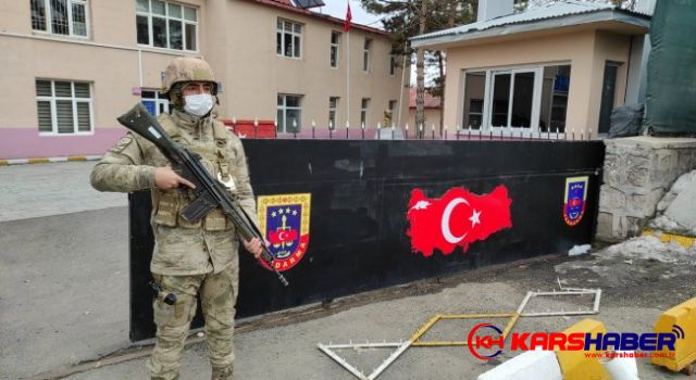 Kars’ta lise öğrencisi, kendisini rahatsız eden adamı öldürdü