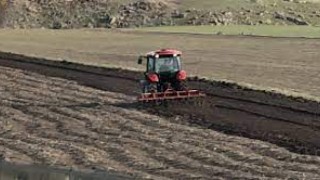 Kars'ta Tarlalar Sürülmeye Devam Ediyor | Kars Haber