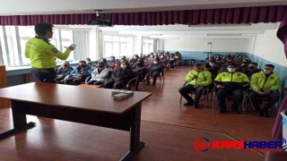 Kars'ta lise öğrencilerine trafik kuralları anlatıldı