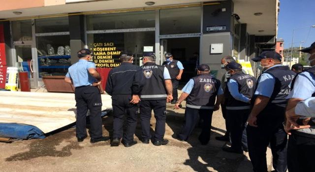 Kars'ta zabıta kaldırım işgallerine izin vermiyor