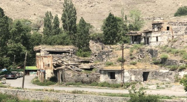 Tarihi Kars Evleri Tamamen Yıkıldı