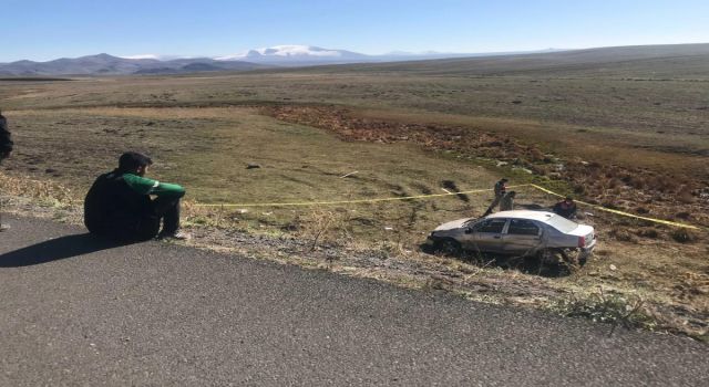 Kars'ta köpeğe çarpmamak için kaza yapan otomobil devrildi, bir kişi öldü