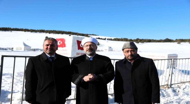 Diyanet İşleri Başkanı Erbaş, Yukarı Sarıkamış Şehitliği'ni ziyaret etti