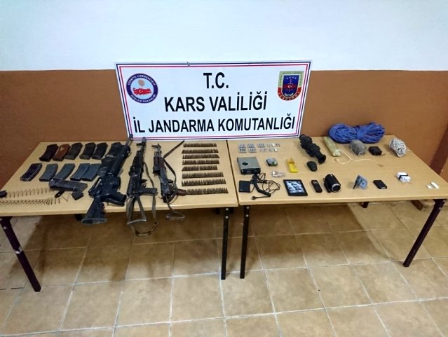 Kağızman'da 3 PKK'lı terörist silah ve teçhizatlarıyla birlikte ölü olarak ele geçirildi