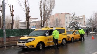 Kars'ta yolcu taşımacılığı yapan araçlar denetlendi