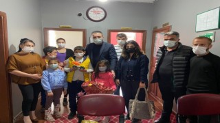 DEVA Partisi Kars İl Başkanlığı Başkan Özen'den 23 Nisan'da Özel Çocuklara Ziyaret