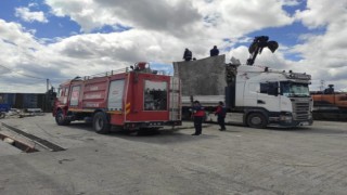 Kars’ta bir geri dönüşüm firmasında yangın çıktı