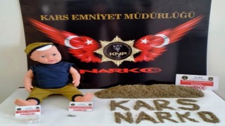 Oyuncak Bebekle uyuşturucu sevkiyatı polise takıldı