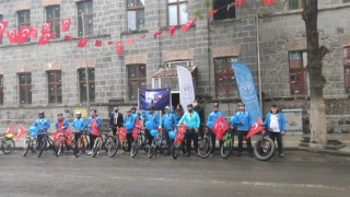 Kars’ta Pedallar 15 Temmuz Şehitleri İçin Çevrildi