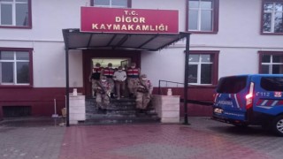 Din istismarıyla dolandırıcılık yapan 2 zanlı tutuklandı