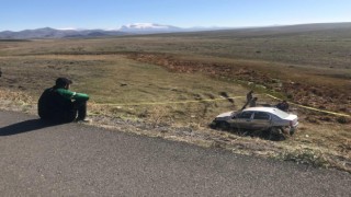 Kars'ta köpeğe çarpmamak için kaza yapan otomobil devrildi, bir kişi öldü