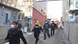 Kars'ta 35 kaçak göçmen yakalandı