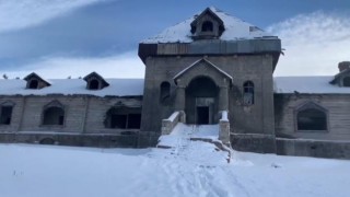 Sarıkamış'ta Rus çarının av köşkü görenleri kendine hayran bırakıyor