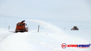 Kar nedeniyle ulaşıma kapanan yolda çalışmalar sürüyor