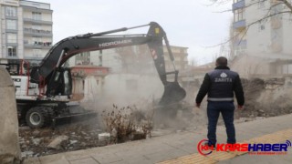 Kars’ta Metruk Binalar Yıkılıyor
