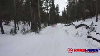 Pilotların sarıçam ormanındaki kar sürüşü nefes kesti