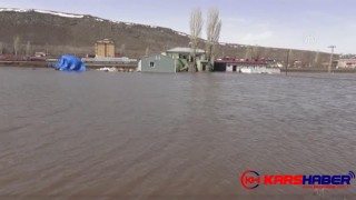 Kars’ta karların erimesinin ardından 15 ev ve bazı ahırları su bastı