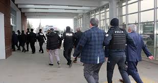 Kars'ta Muhtarları telefonla arayarak kendilerini karakol komutanı olarak tanıtan yakalandılar