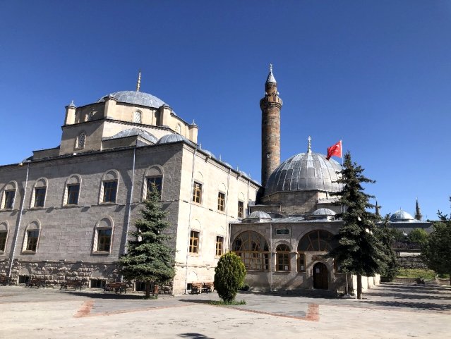 Binlerce kişinin ziyaret ettiği Harakani Türbesi bu bayramda sessiz kaldı