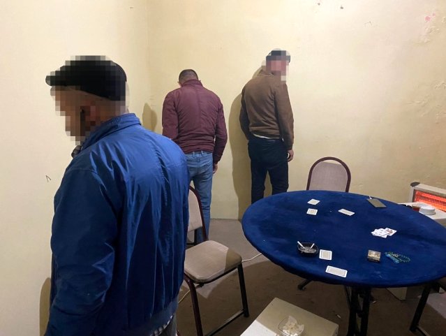 Kumar oynamak için ev kiralayan 7 kişi gözaltına alındı