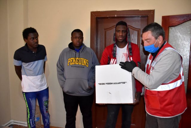 Türkiye'nin şefkat eli ülkelerine dönemeyen yabancı öğrencilere de uzandı