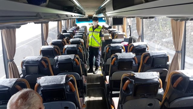 Kars'ta Jandarma'dan yolcu otobüslerine uygulama