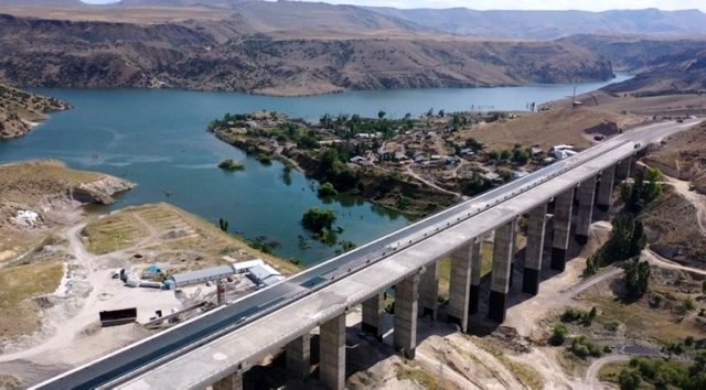 Ahmet Arslan Yeni Bölünmüş Erzurum-kars-Iğdır Yolunun Kasım'da Açılacak